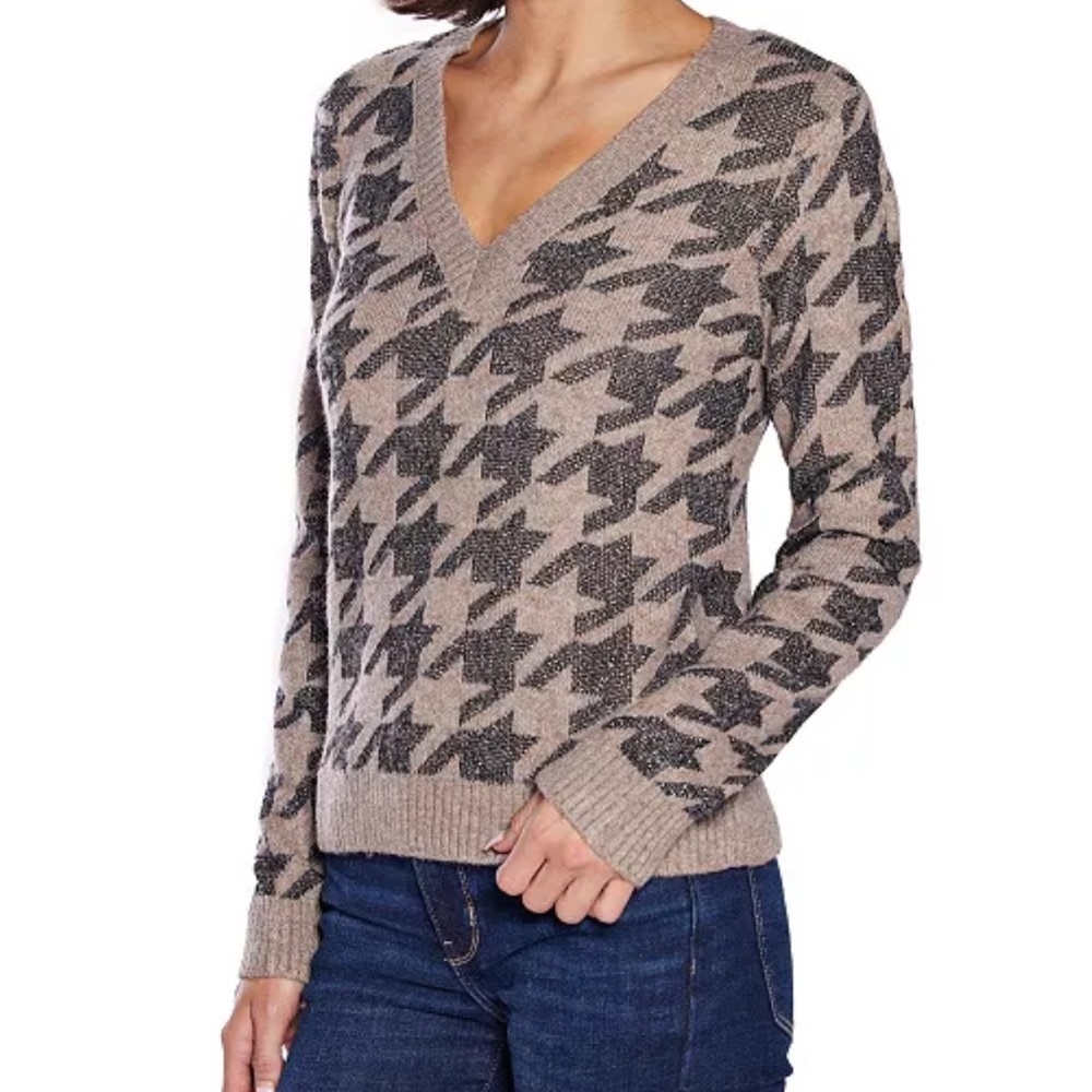 Belldini
Women's Stylized-Houndstooth V-Neck Sweater - Picture 2 of 5
